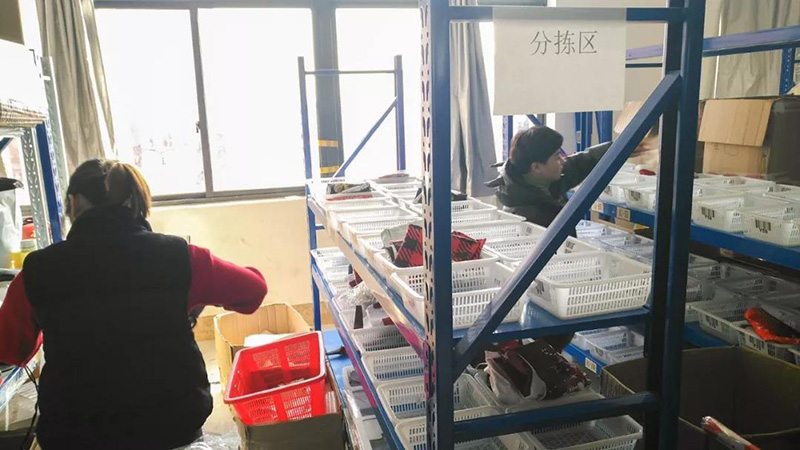 向老外出口圣誕用品，浙江義烏商人年銷數(shù)千萬
